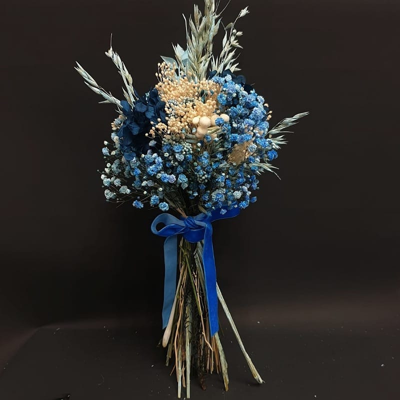 Ramilletes de flor preservada en tonos azules